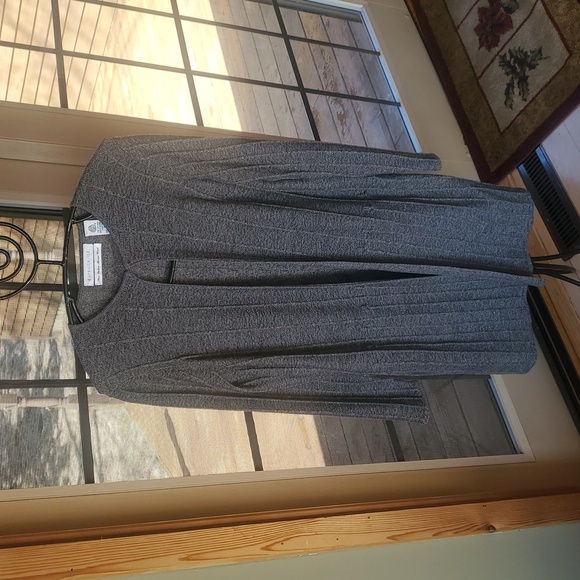 Pursuits, Ltd. Open Front Long Decorative Seamed‎ Accents Sz. M Cardigan - Picture 2 of 12